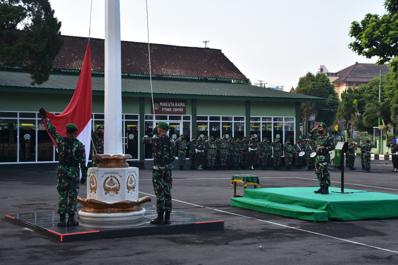 Pupuk Jiwa Kejuangan, Prajurit Dan PNS Korem 073/Makutarama Gelar Upacara Bendera 